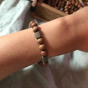 Judith Bright PRK 5 Stone Sandalwood Bracelet
